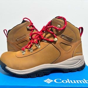 Women’s winter boots size 9